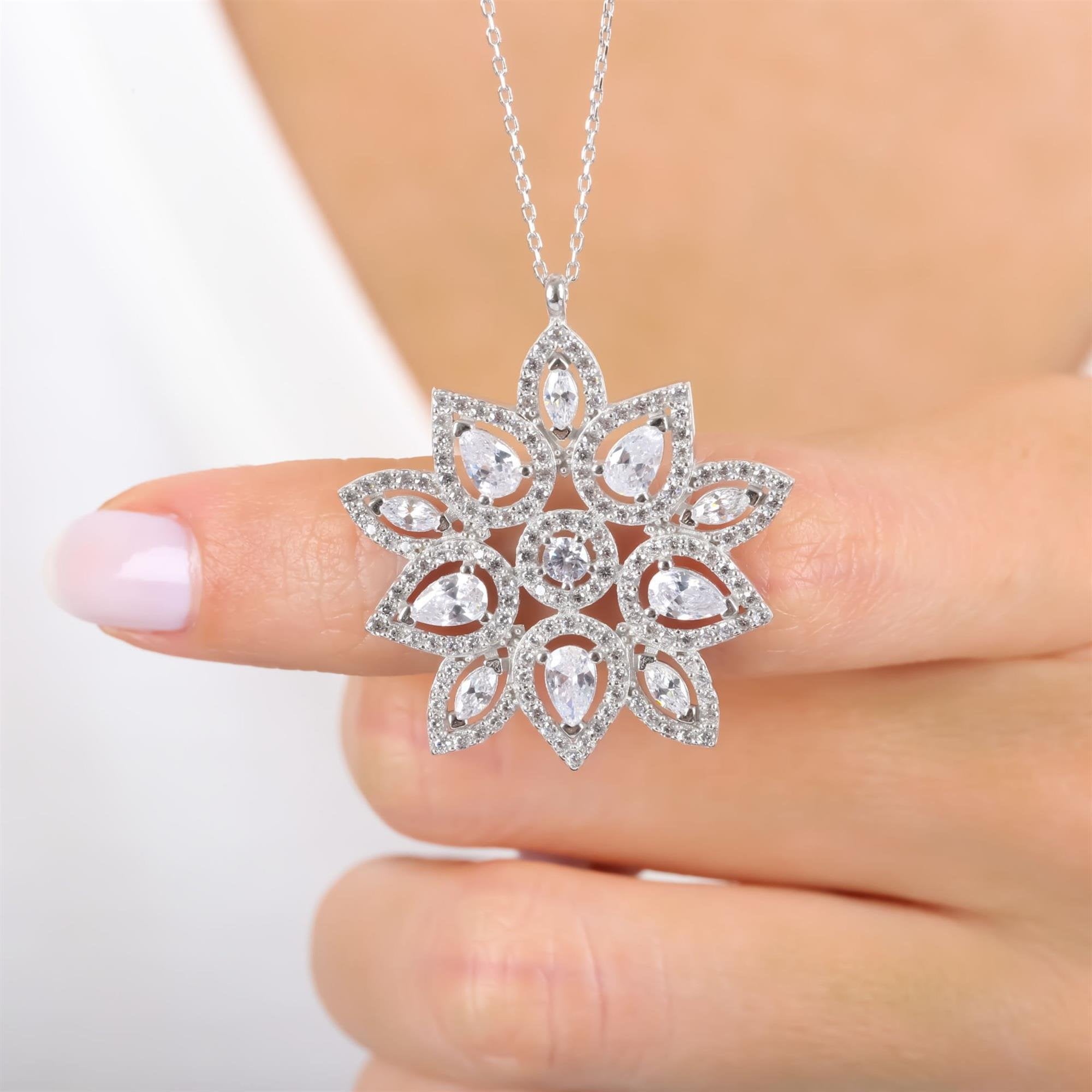 Diamond-Cut Sparkling Queen Star 925 Sterling Silver Necklace