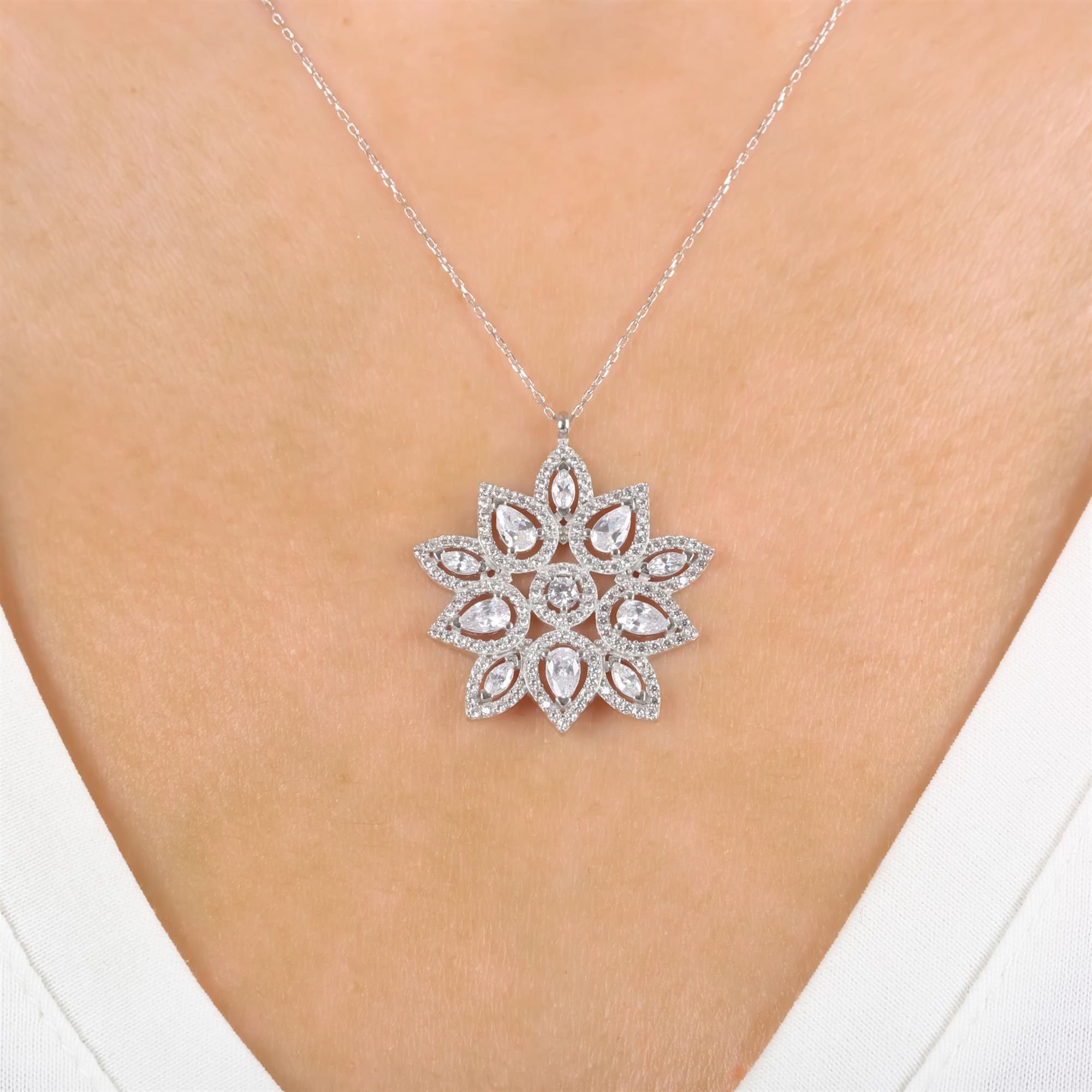 Diamond-Cut Sparkling Queen Star 925 Sterling Silver Necklace